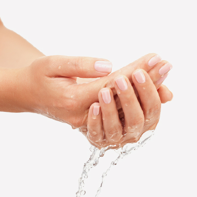 Geste n°1 : bien nettoyer le dos des mains